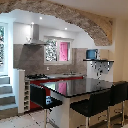 Appartement Paisible Entre Terre Et Mer Cabrieres  Exterior photo